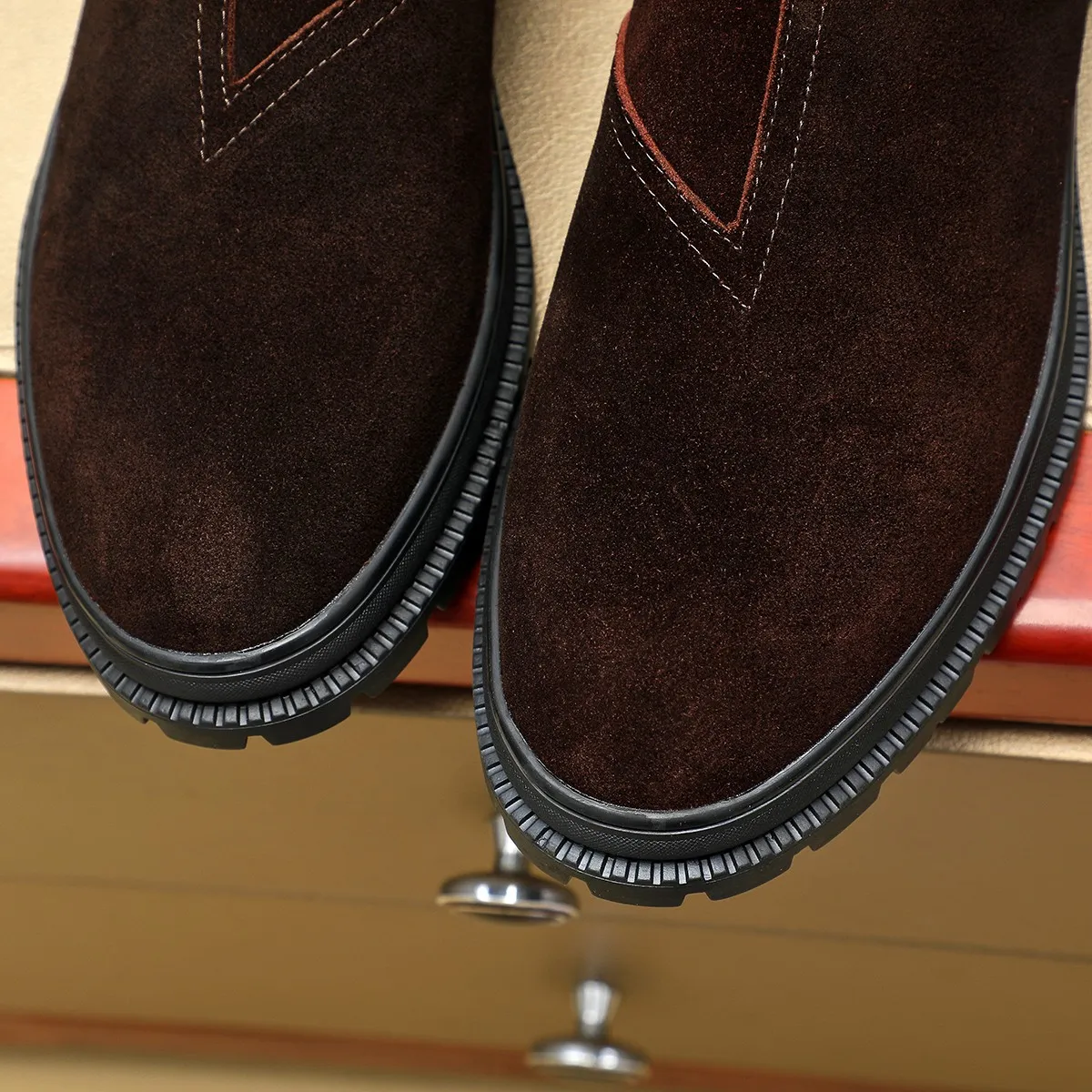 Ex-factory price: 480⌚️⌚️"Dior" Gaobang short boots⚠️⚠️Top purchasing agent🔍🔍Men's 2023HK counters are on sale simultaneously. Sole: The original sole is specially provided by the original factory. The exclusive movable molded sole is super comfortable. The original factory and the single product are handmade🔍🔍. The details determine the quality. We only make shoes with care. You can enter and exit the counter at will. Welcome to compare. 🇮🇹Size: 38-444️⃣Colors available